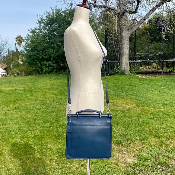 Coach Willis bag in royal blue with nickel hardware - Picture 2 of 15